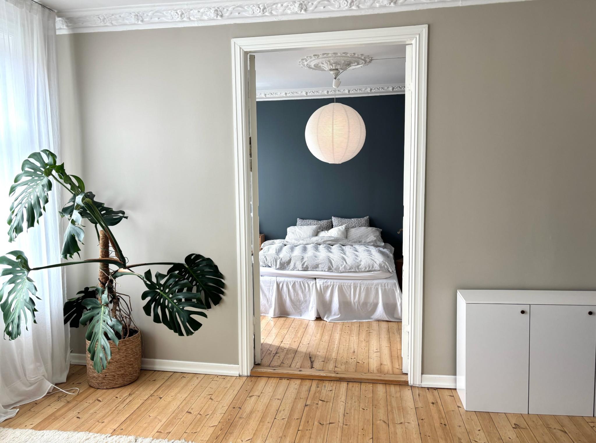 Fra stue mot soverom. Dobbeldøren mellom rommene kan lukkes.